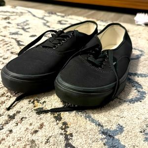 LIKE BRAND NEW! WIDE Original Authentic VANS Black
